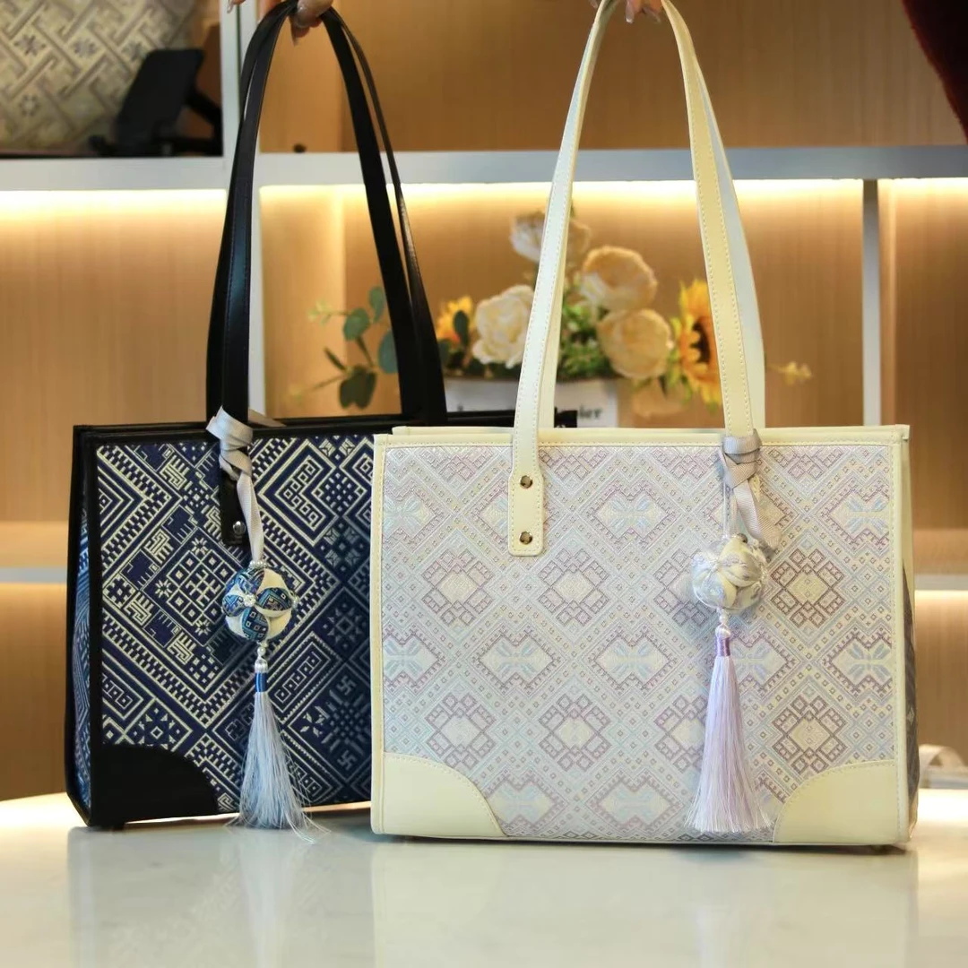 广西壮锦包托特包气质轻奢时尚百搭女士潮流包包单肩肩包壮锦包包