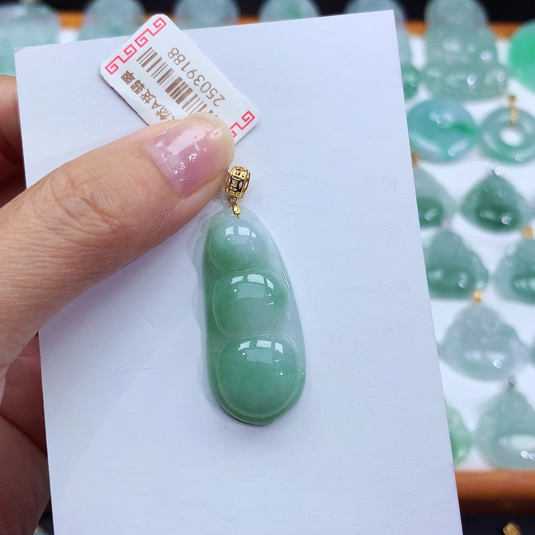 颈饰18K金镶嵌翡翠翡翠吊坠