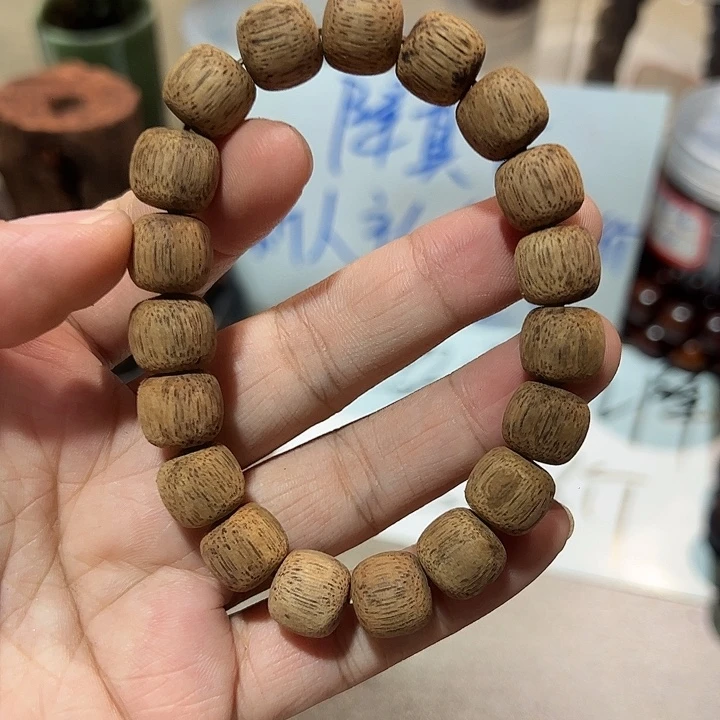 藤类降真香绿油0.9*1.0单圈老型手串