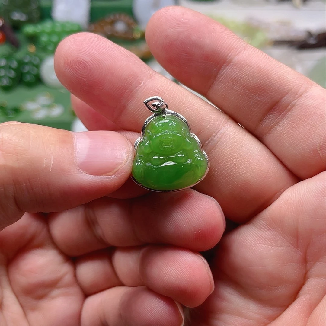 颈饰18K金镶嵌和田玉（碧玉）