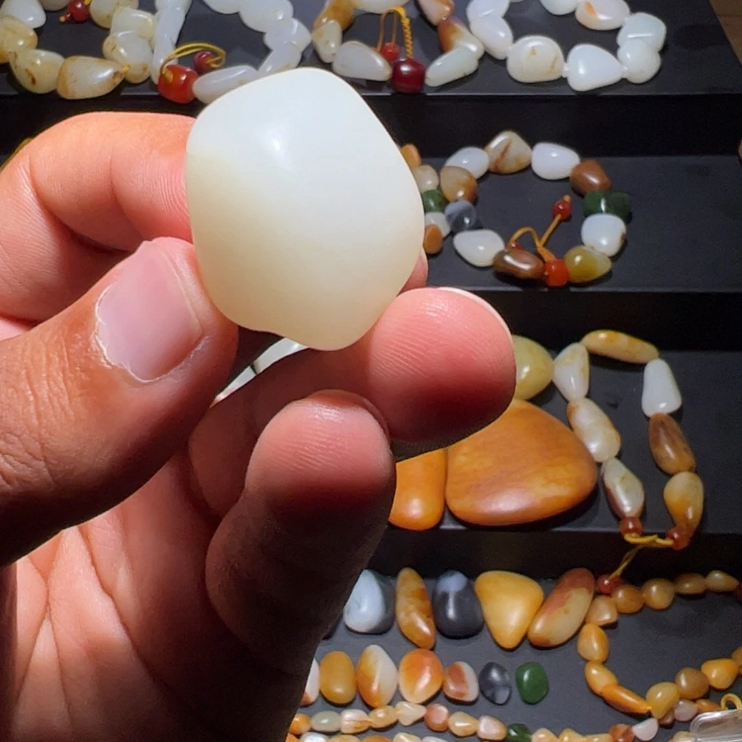 和田玉未镶嵌颈饰17.4克无修