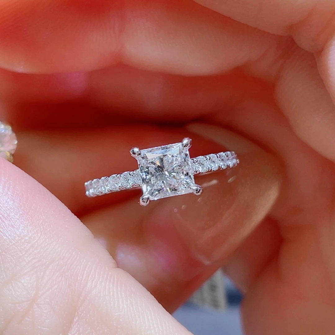 18K金镶嵌实验室培育钻石1ct公主方戒指12号