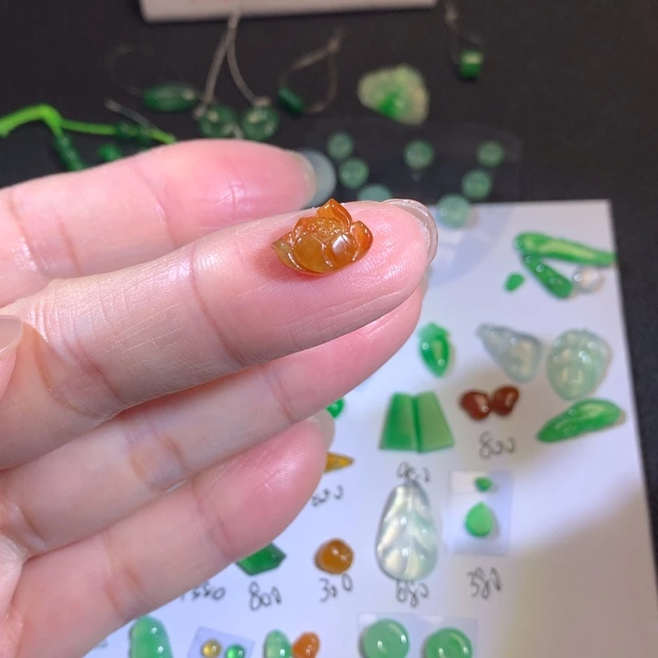 翡翠未镶嵌套链莲花