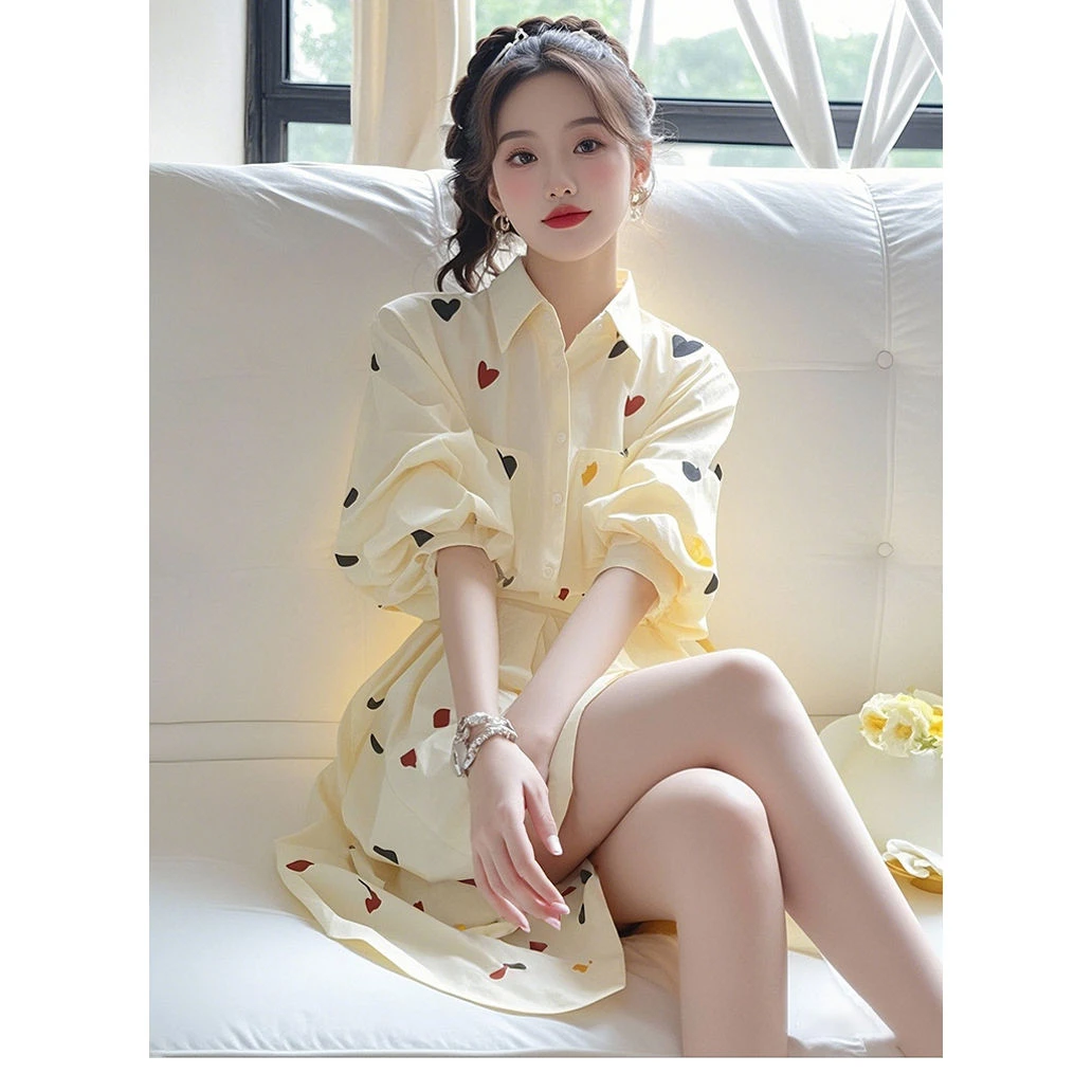 黄色爱心印花衬衫连衣裙法式超火设计感洋气减龄漂亮独特别致裙子