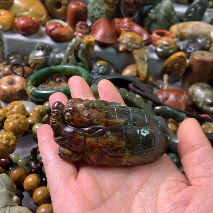 未镶嵌岫岩河磨玉（透闪石质玉）把件