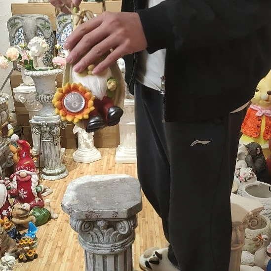 合成树脂树挂地精太阳能摆件