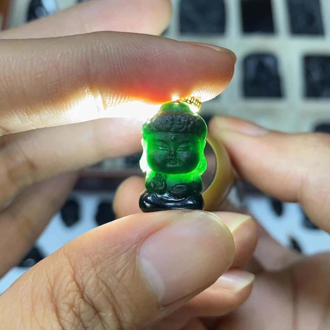 翡翠未镶嵌吊坠(赠链)