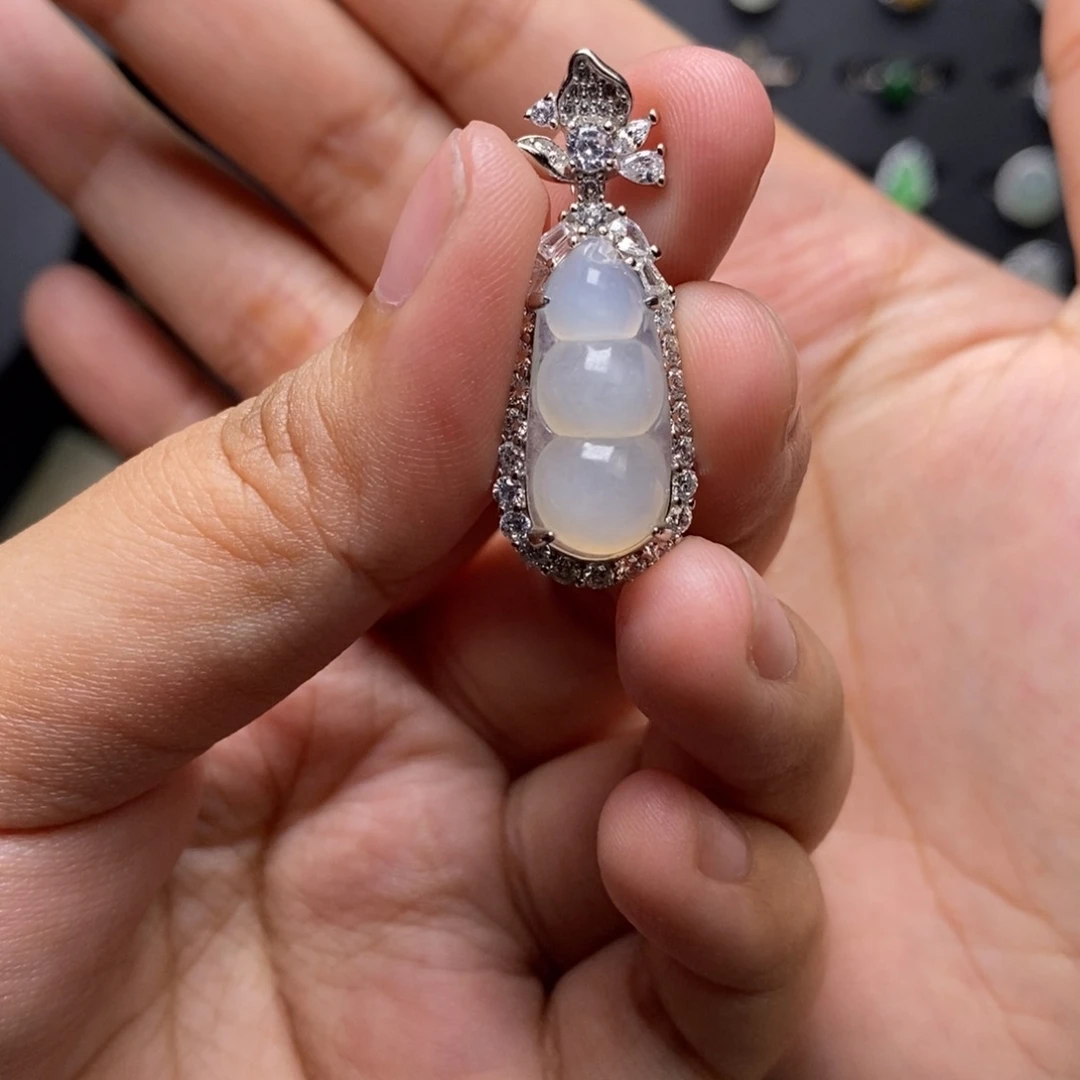 翡翠银S925镶嵌吊坠(赠链)