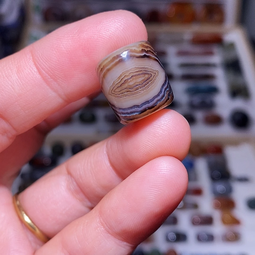 琥珀未镶嵌吊坠….