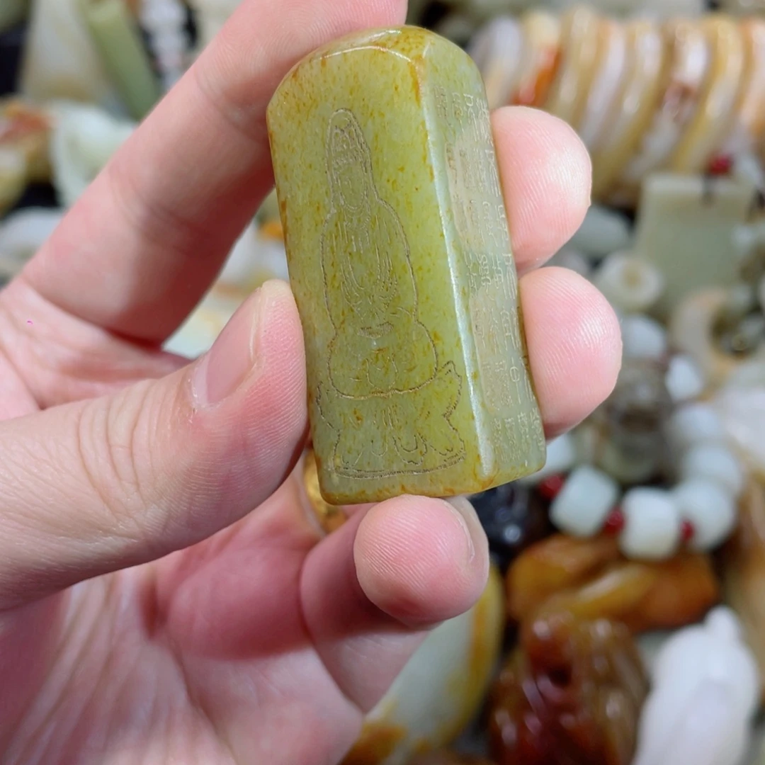 和田玉未镶嵌把件