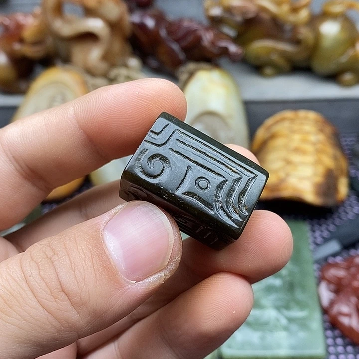 未镶嵌蛇纹石玉颈饰