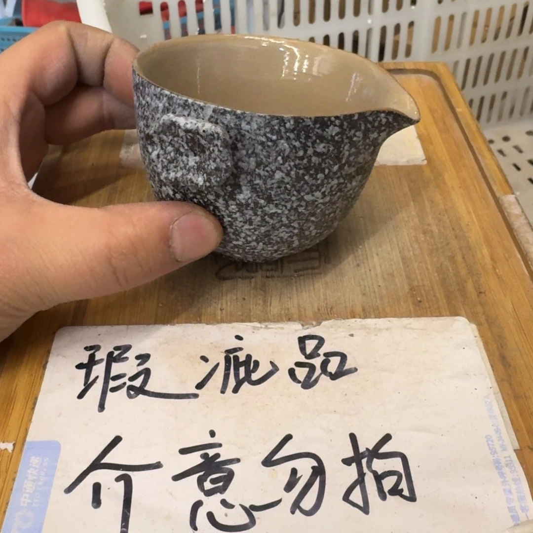 瑕疵介意勿拍陶瓷器皿B002