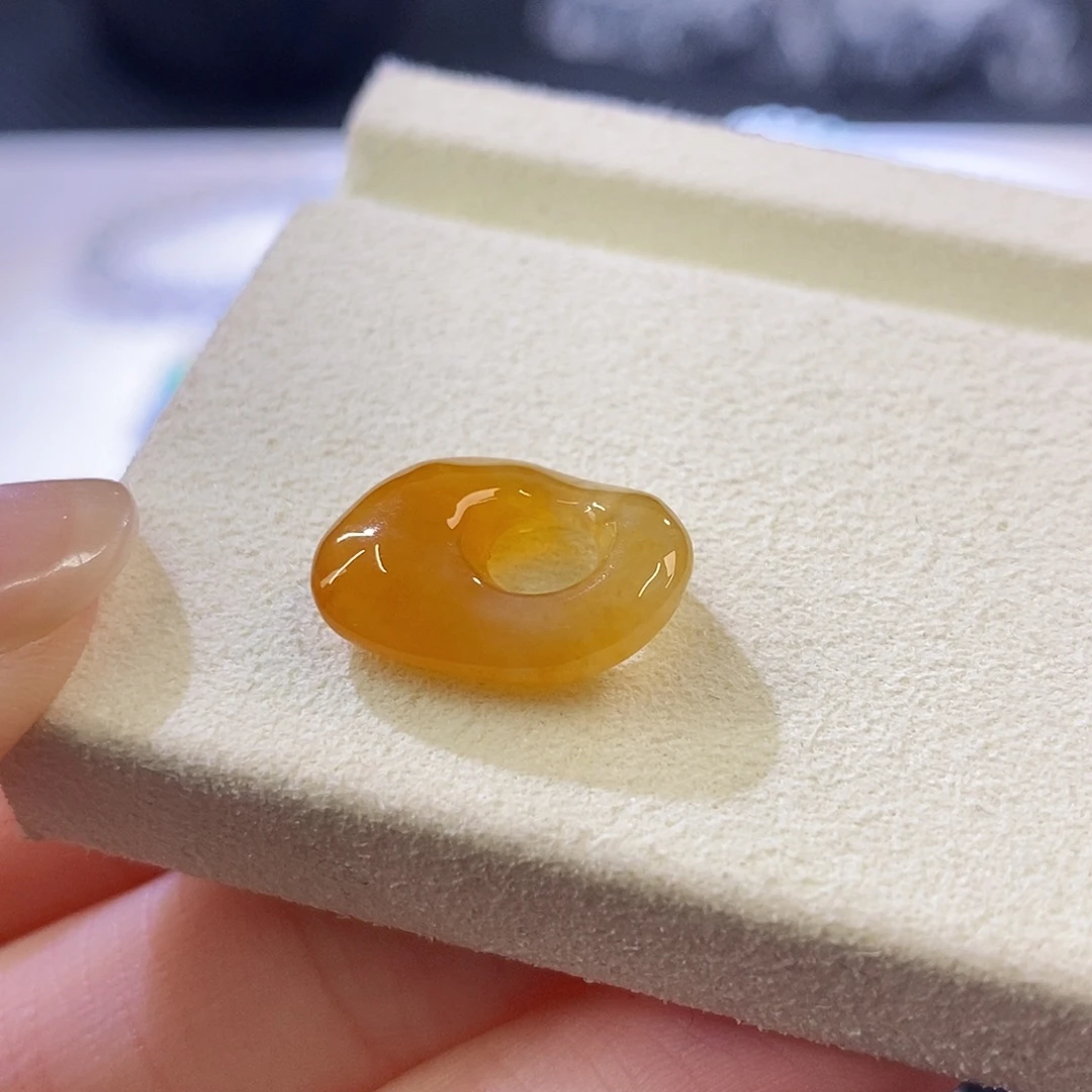 翡翠未镶嵌挂件随行