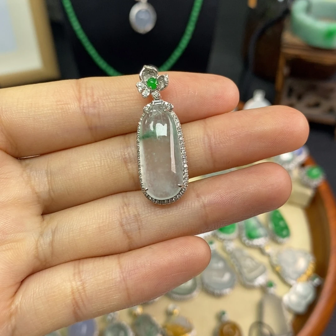 翡翠18K金镶嵌颈饰翡翠