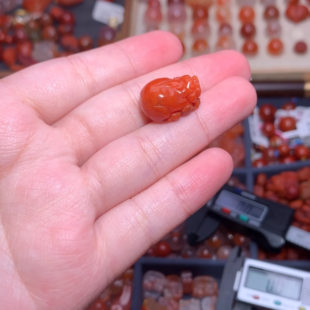 南红玛瑙未镶嵌珠宝半成品貔貅