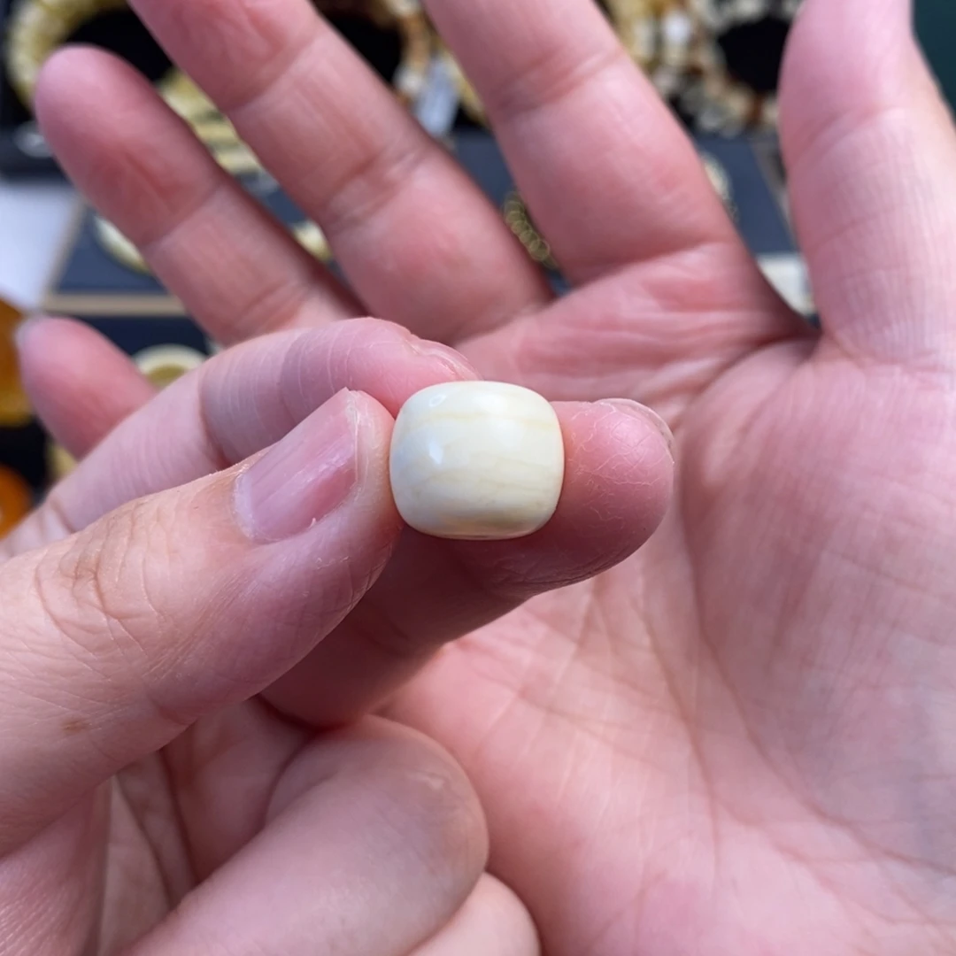 蜜蜡未镶嵌裸石瓷白虎皮纹老型单珠13