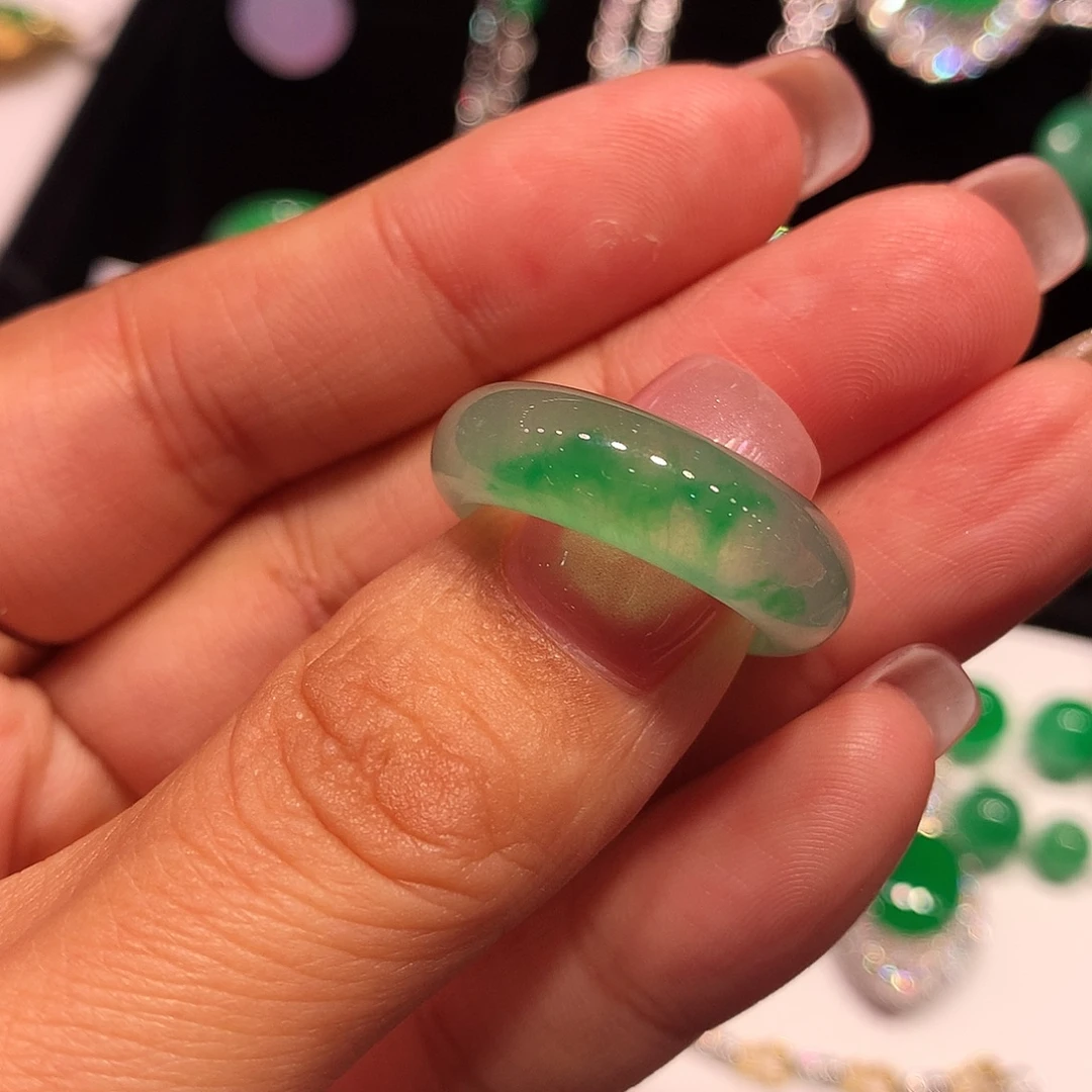 翡翠未镶嵌戒指缅甸翡翠戒圈未镶嵌