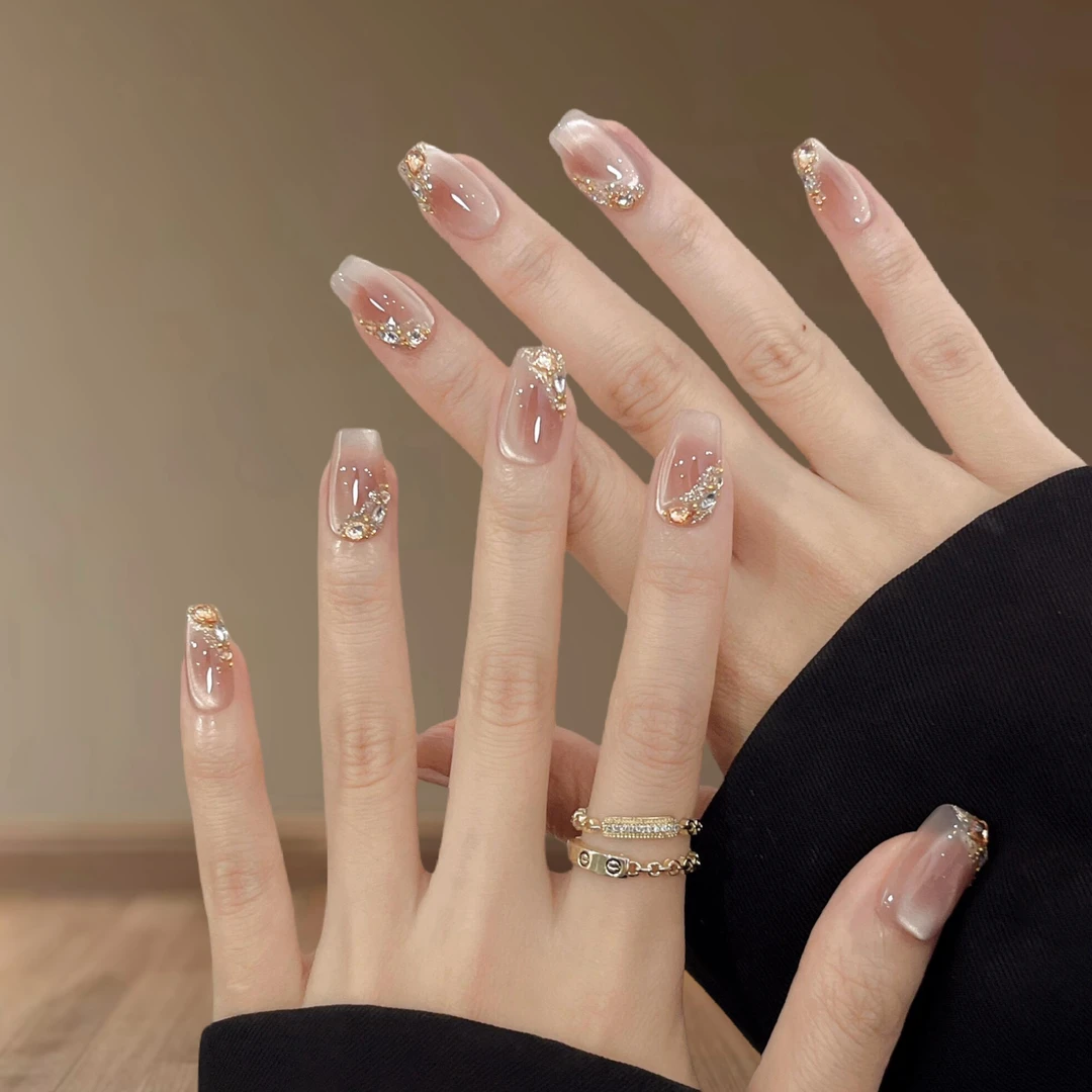 秋冬新款纯手工穿戴甲香槟钻显白高级感日常百搭气质美甲贴片