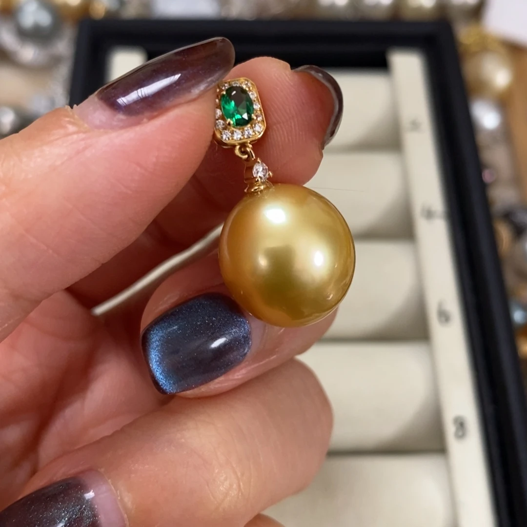 一***荷海水珍珠18K金镶嵌颈饰