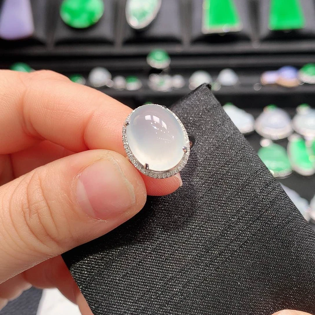 翡翠戒指18K金镶嵌戒指