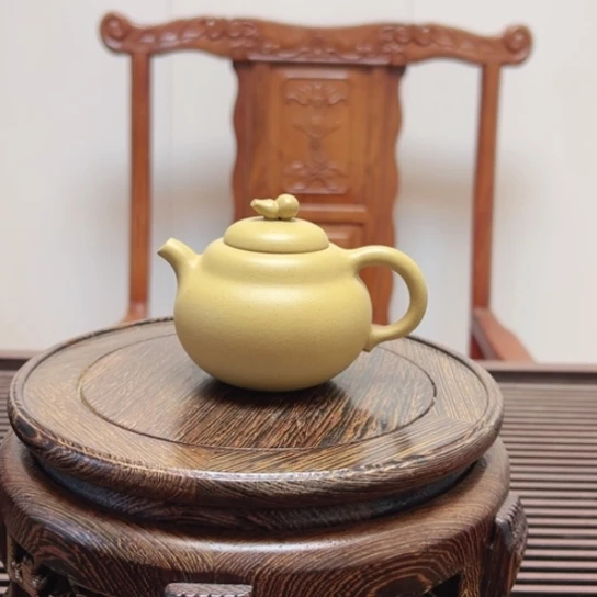紫砂茶壶黄龙山原矿本绿半手工（150 cc）