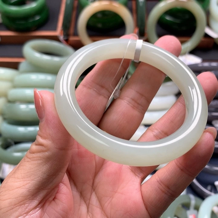 【闪购商品】未镶嵌手镯和田玉