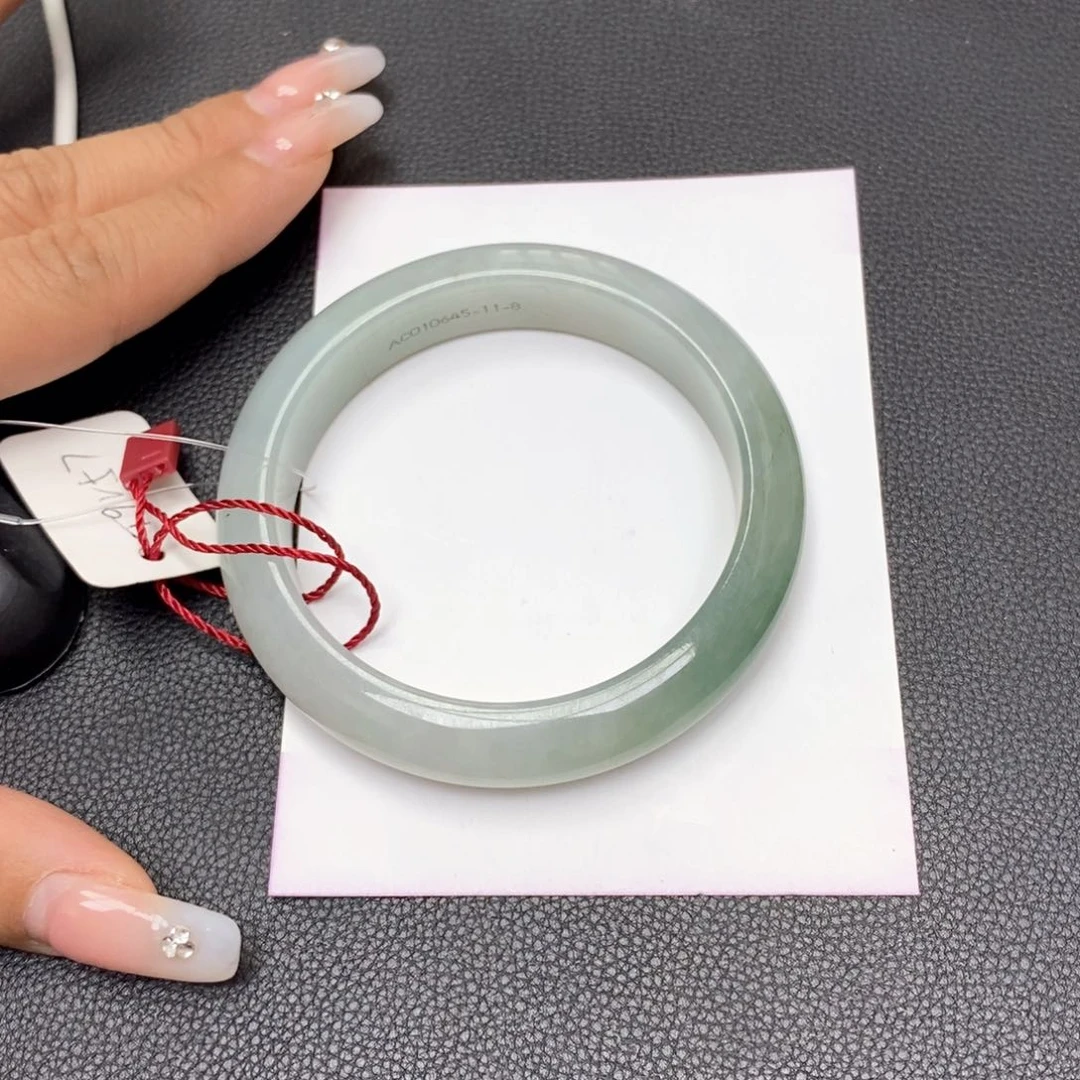 翡翠手镯未镶嵌57圈口