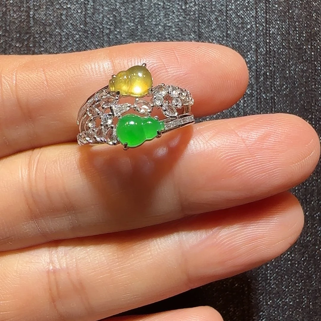 翡翠18K金镶嵌颈饰戒指