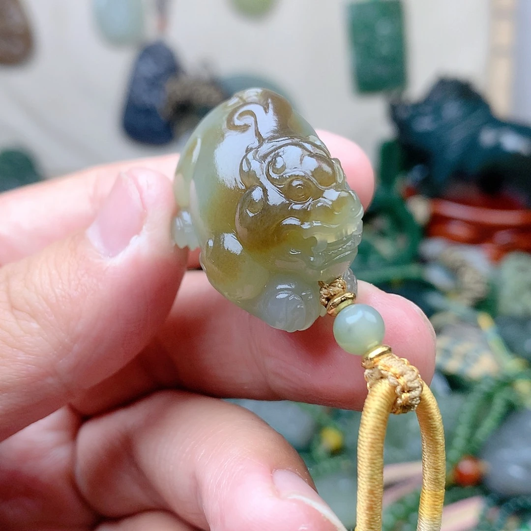 和田玉未镶嵌颈饰岁***°