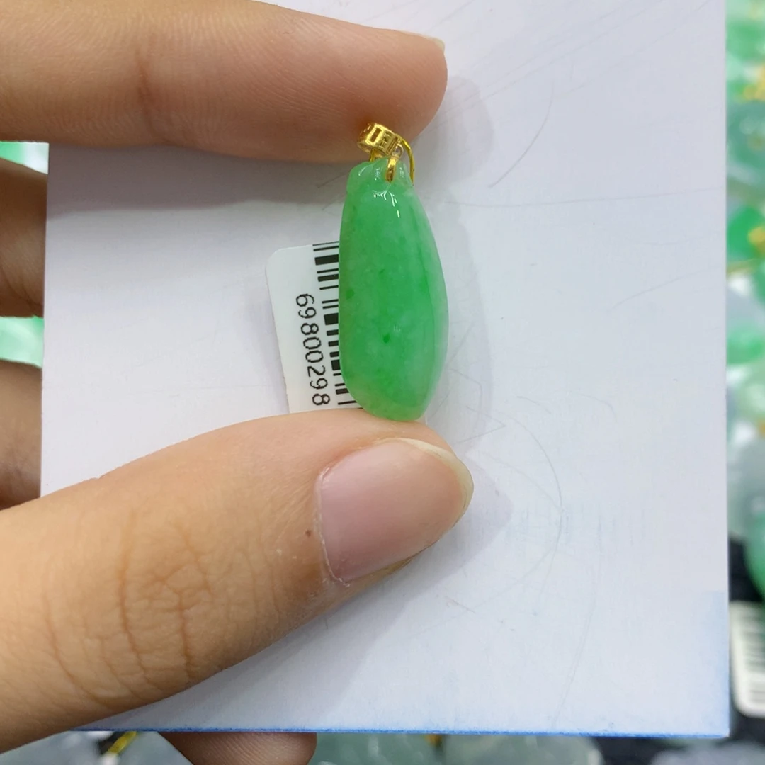 颈饰18K金镶嵌翡翠