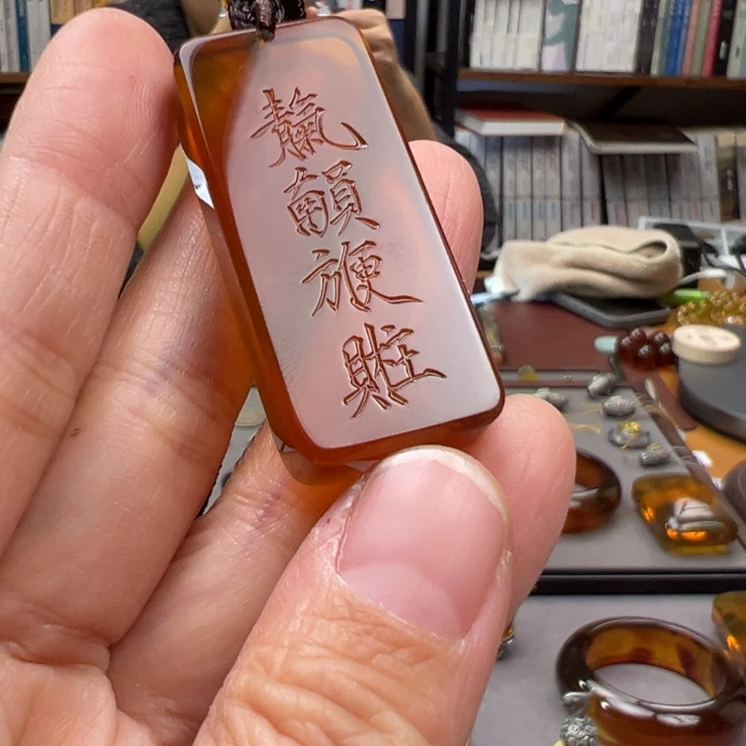 琥珀颈饰未镶嵌天官