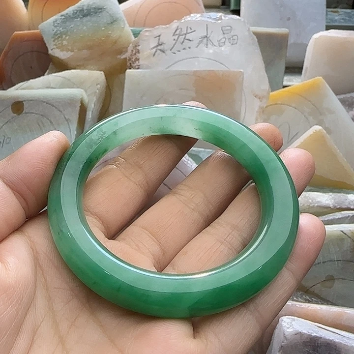 未镶嵌手镯石英质玉
