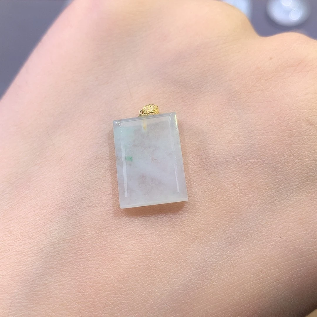 颈饰18K金镶嵌翡翠无事牌吊坠