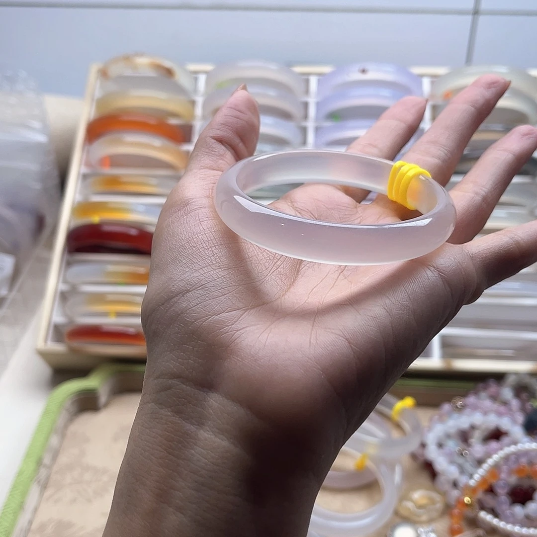 舞***手镯玛瑙/玉髓未镶嵌