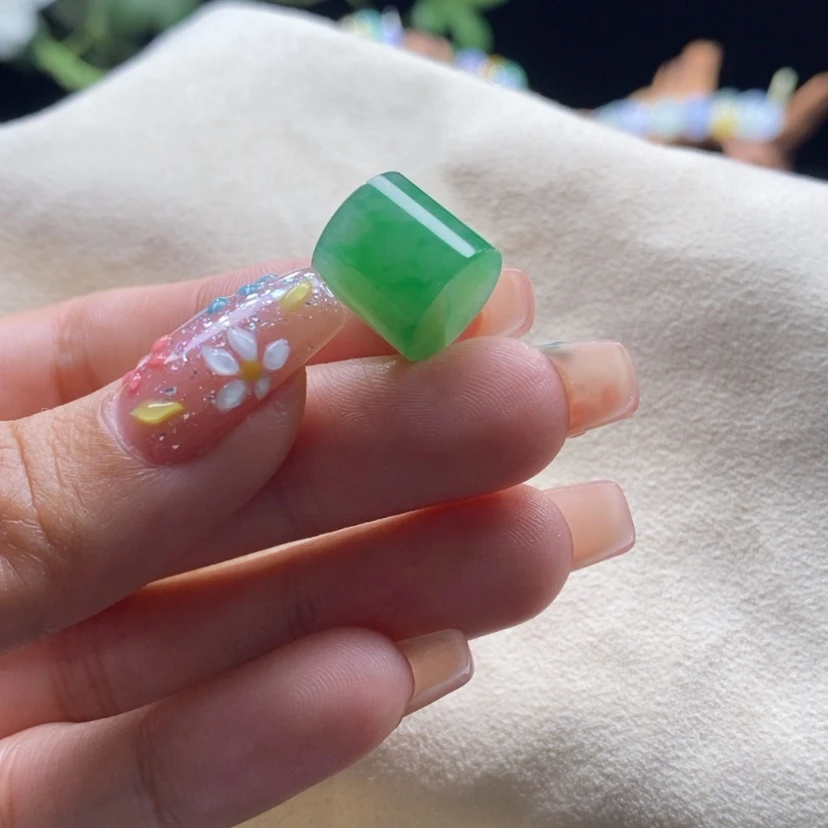 【闪购商品】翡翠颈饰未镶嵌满辣阳绿桶珠