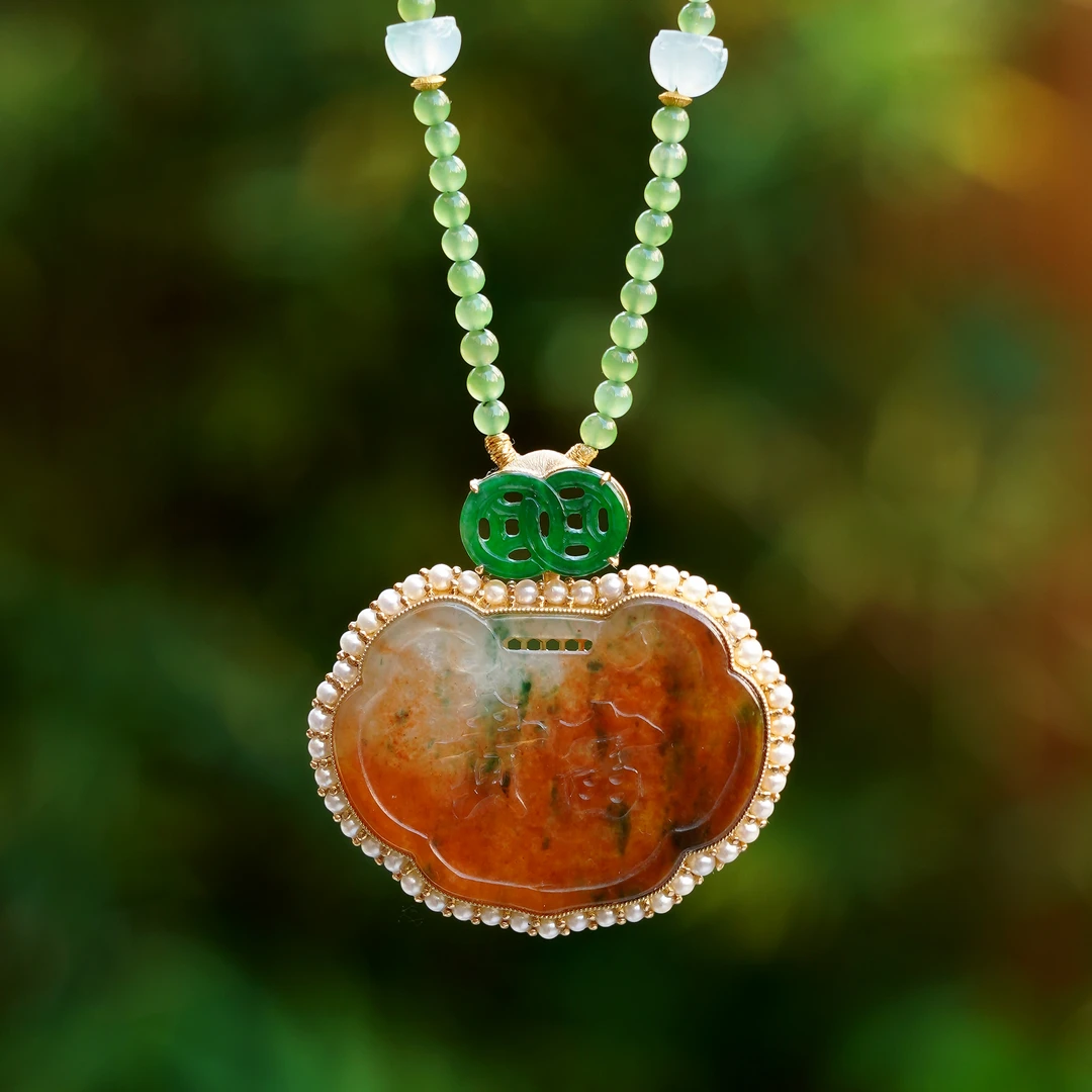 【满堂彩】清 稀罕青红双色翡翠锁牌吊坠 18K金镶富贵如意宝玉项链