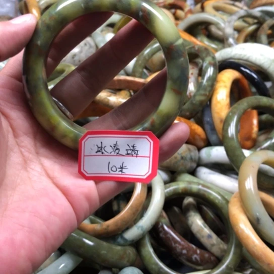 未镶嵌蛇纹石玉手镯?**靖