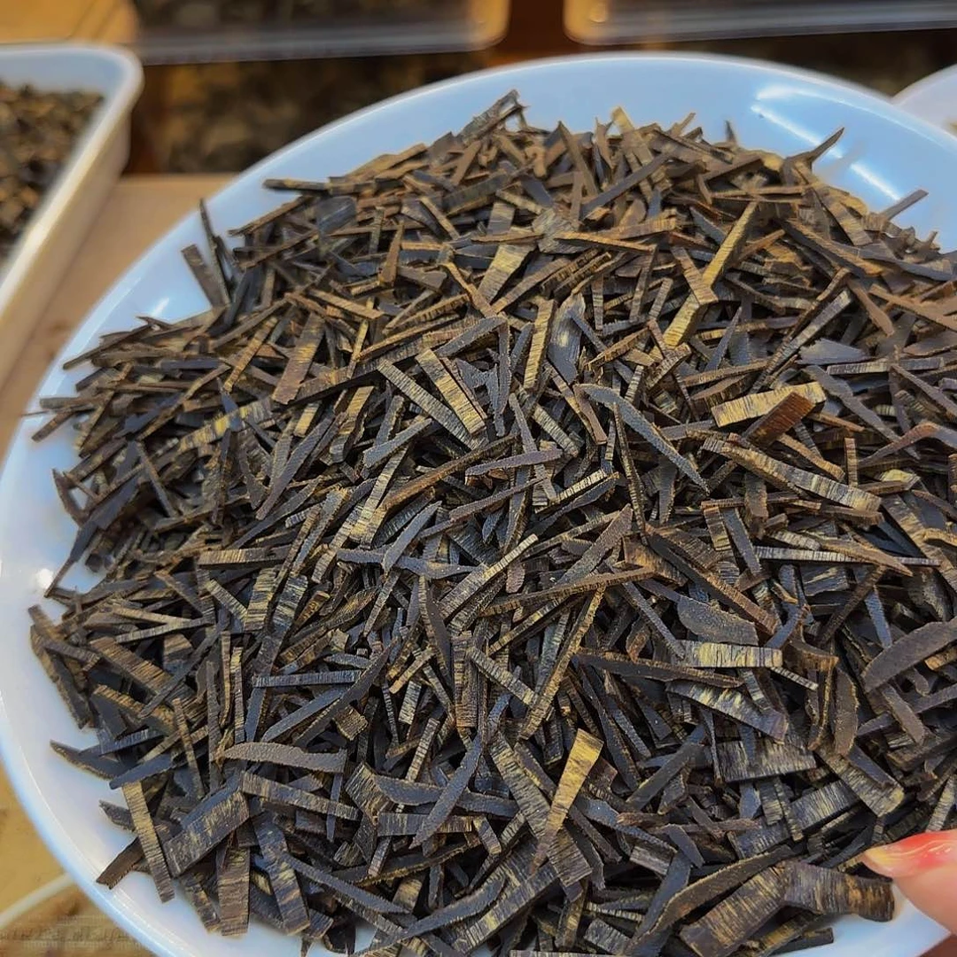 沉香碎屑沉香?*绿奇楠白露品种沉水手工切条60克