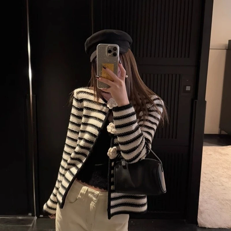 早秋新款法式立体山茶花高级感针织衫毛衣小众条纹设计感开衫女