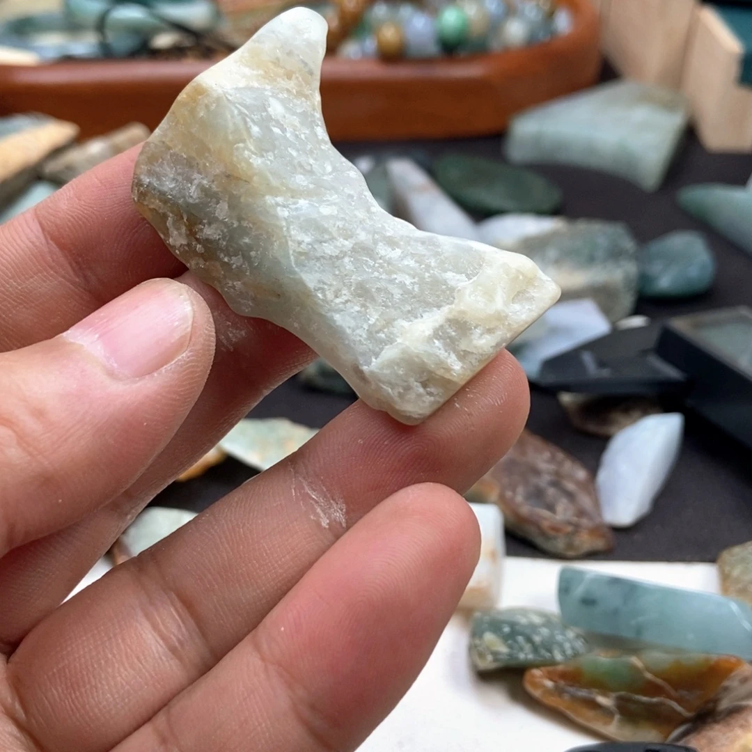 翡翠未镶嵌颈饰料子