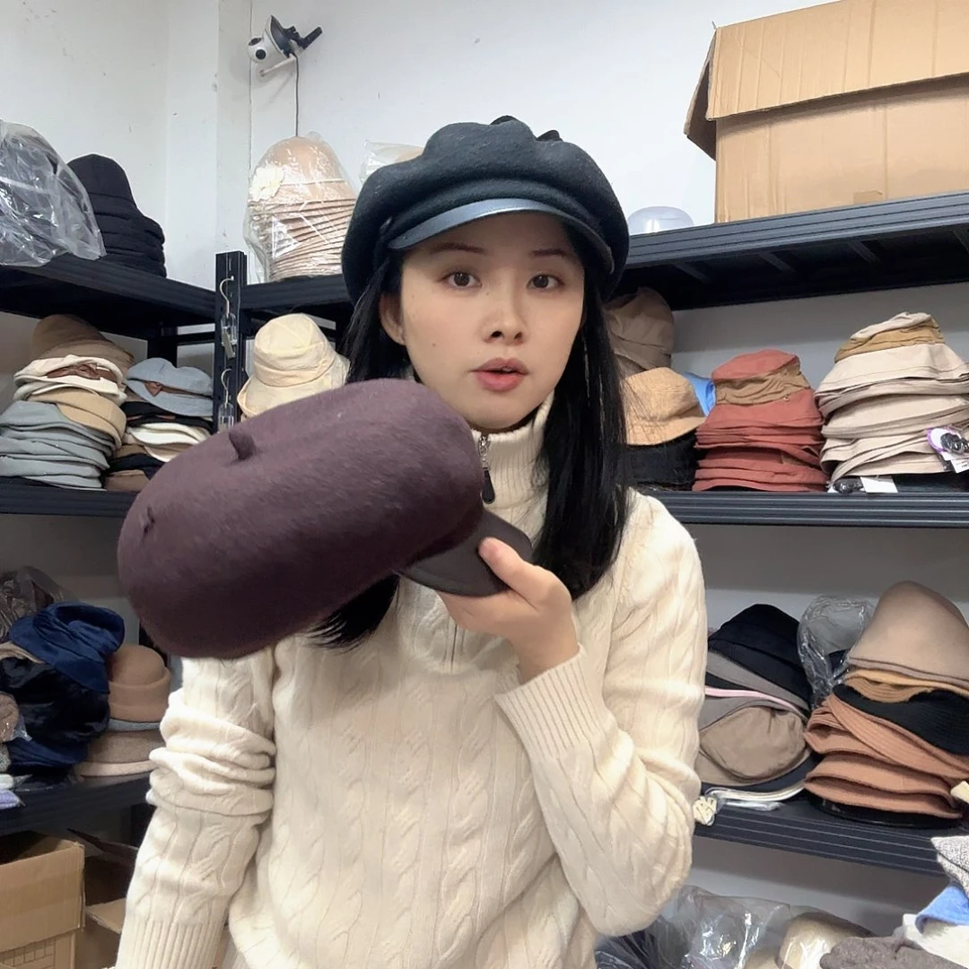 纯棉黑色羊毛鸭舌帽