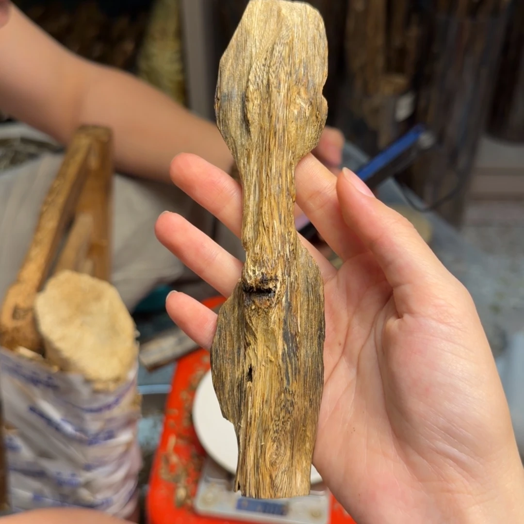 沉香碎屑沉香白棋块料28克