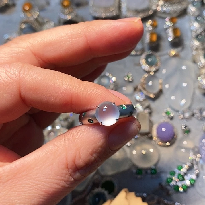 翡翠颈饰18K金镶嵌戒指