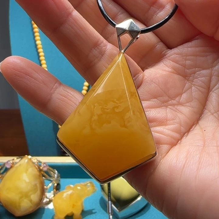 琥珀未镶嵌颈饰波兰设计款琥珀蜜蜡