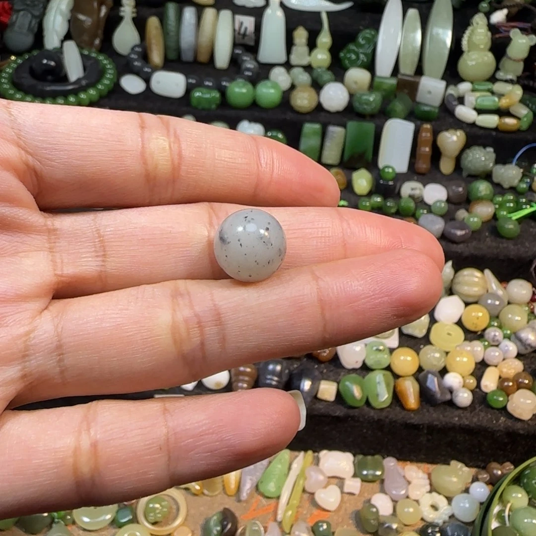 和田玉未镶嵌颈饰12mm点墨青花顶珠