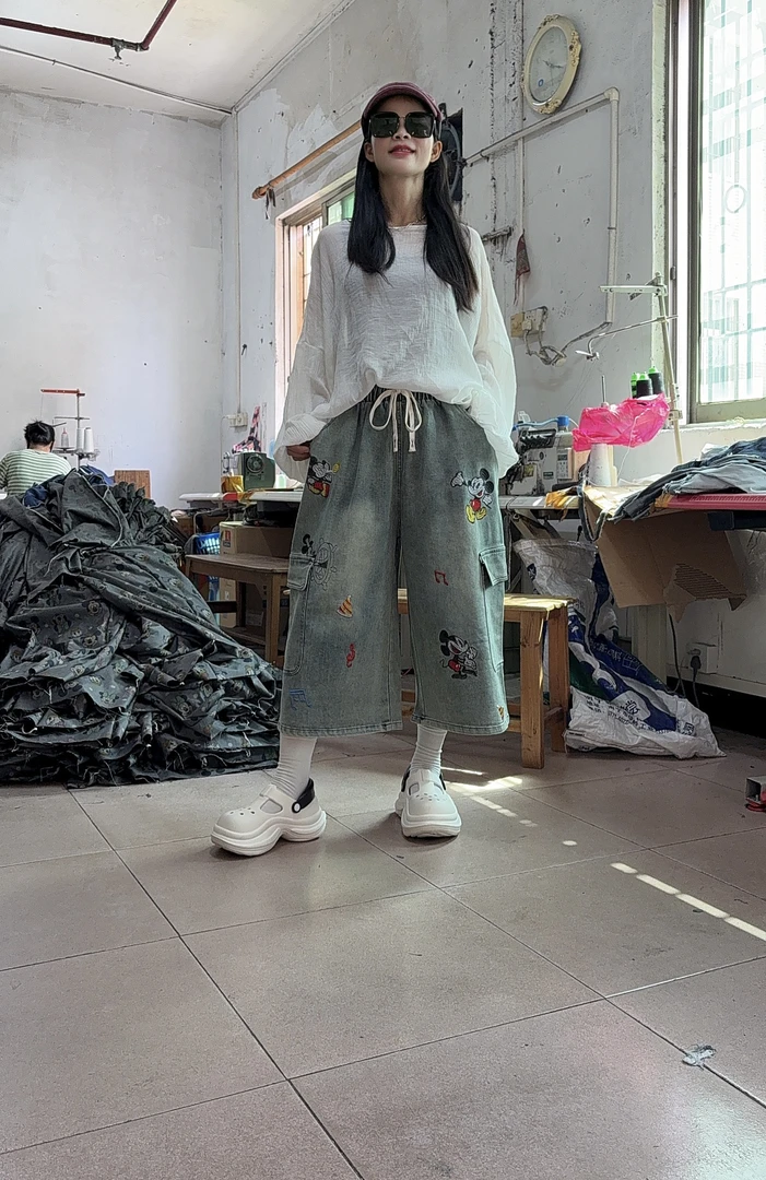 万能松紧腰头刺绣米奇牛仔设计