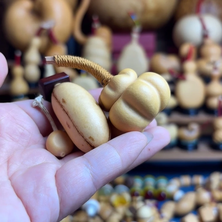 其***懒木天然葫芦花墩，烙画香蕉，水滴扁