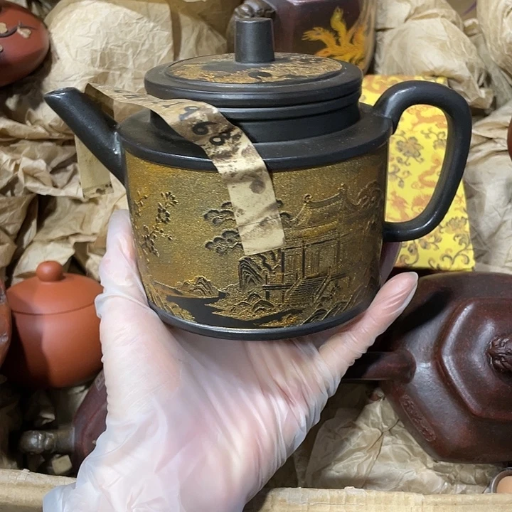 紫砂茶壶原矿泥料，手工制作一把紫砂壶。