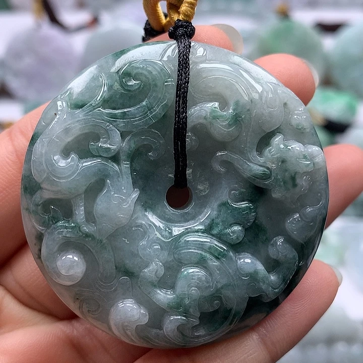 翡翠未镶嵌颈饰龙凤呈祥两面工艺福利