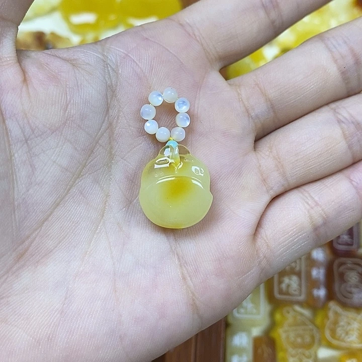 久***璐橄榄核吊坠龙猫提溜45圆